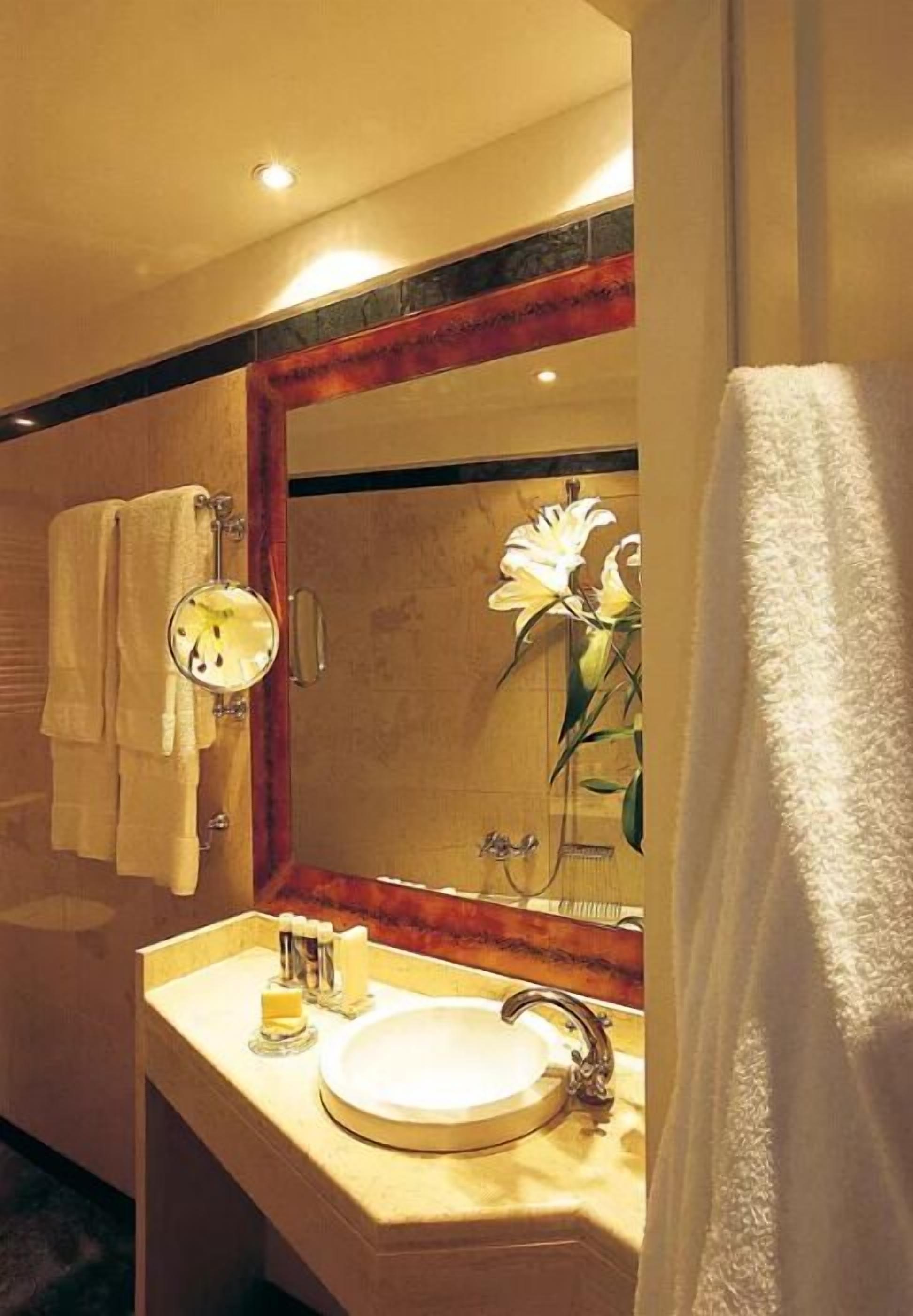 classic double room (2) | bathroom | deep-soaking bathtub, designer toiletries, hair dryer, bathrobes