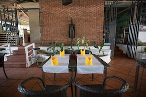 Khu ẩm thực ngoài trời
