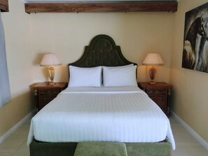 Honeymoon Studio Suite, Sea View