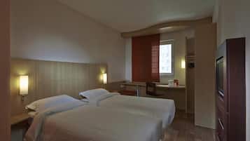 Twin Room | Living room | 27-inch LCD TV with satellite channels, TV