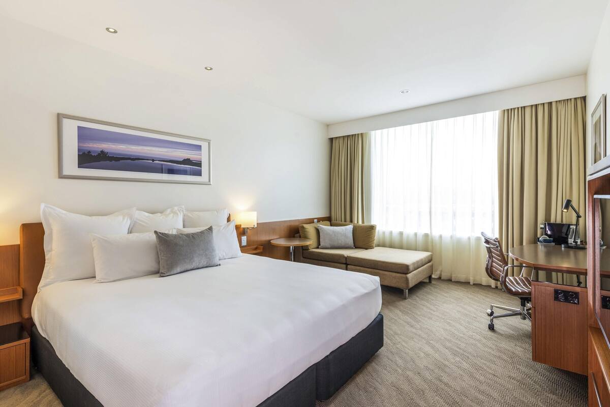 in-room safe, individually furnished, desk, laptop workspace