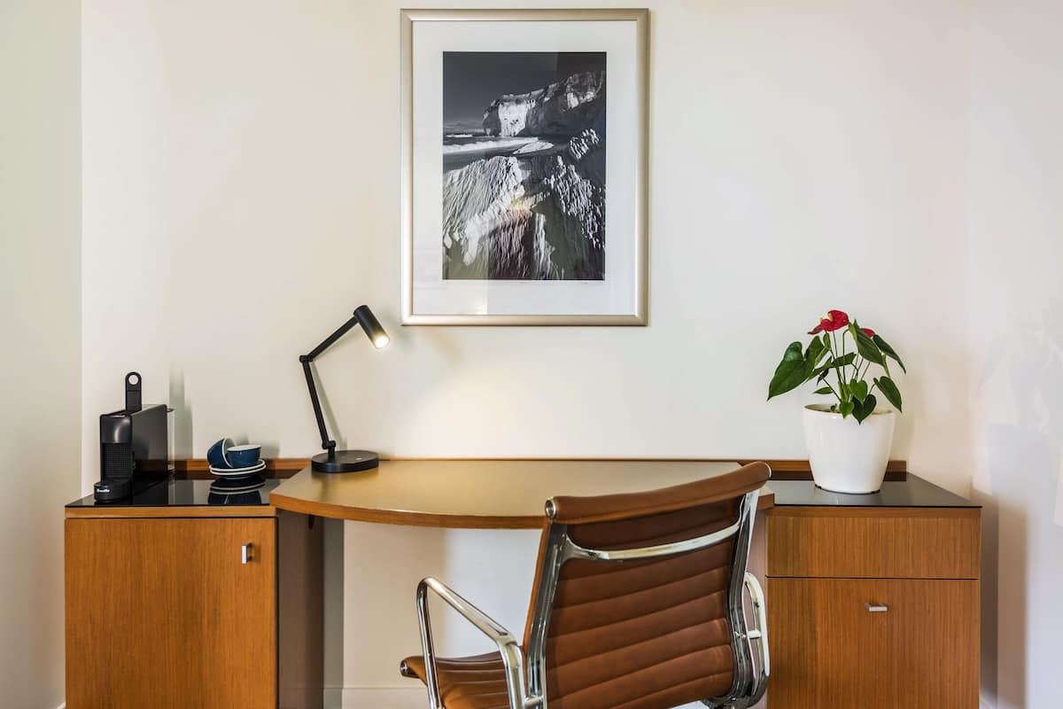 In-room safe, individually furnished, desk, laptop workspace