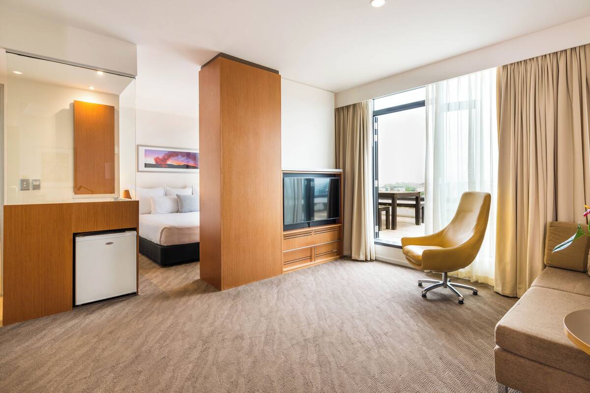 Suíte executiva, 1 cama King | Cofres nos quartos, individualmente mobiliados, escrivaninha