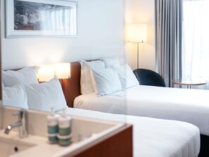 In-room safe, individually furnished, desk, laptop workspace - Novotel Christchurch Cathedral Square (Christchurch)