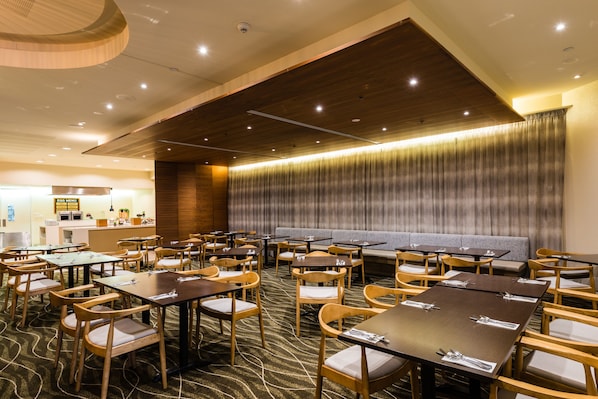 Daily buffet breakfast (NZD 37 per person)