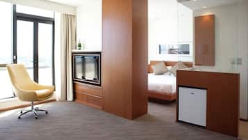 Suíte executiva, 1 cama King | Cofres nos quartos, individualmente mobiliados, escrivaninha
