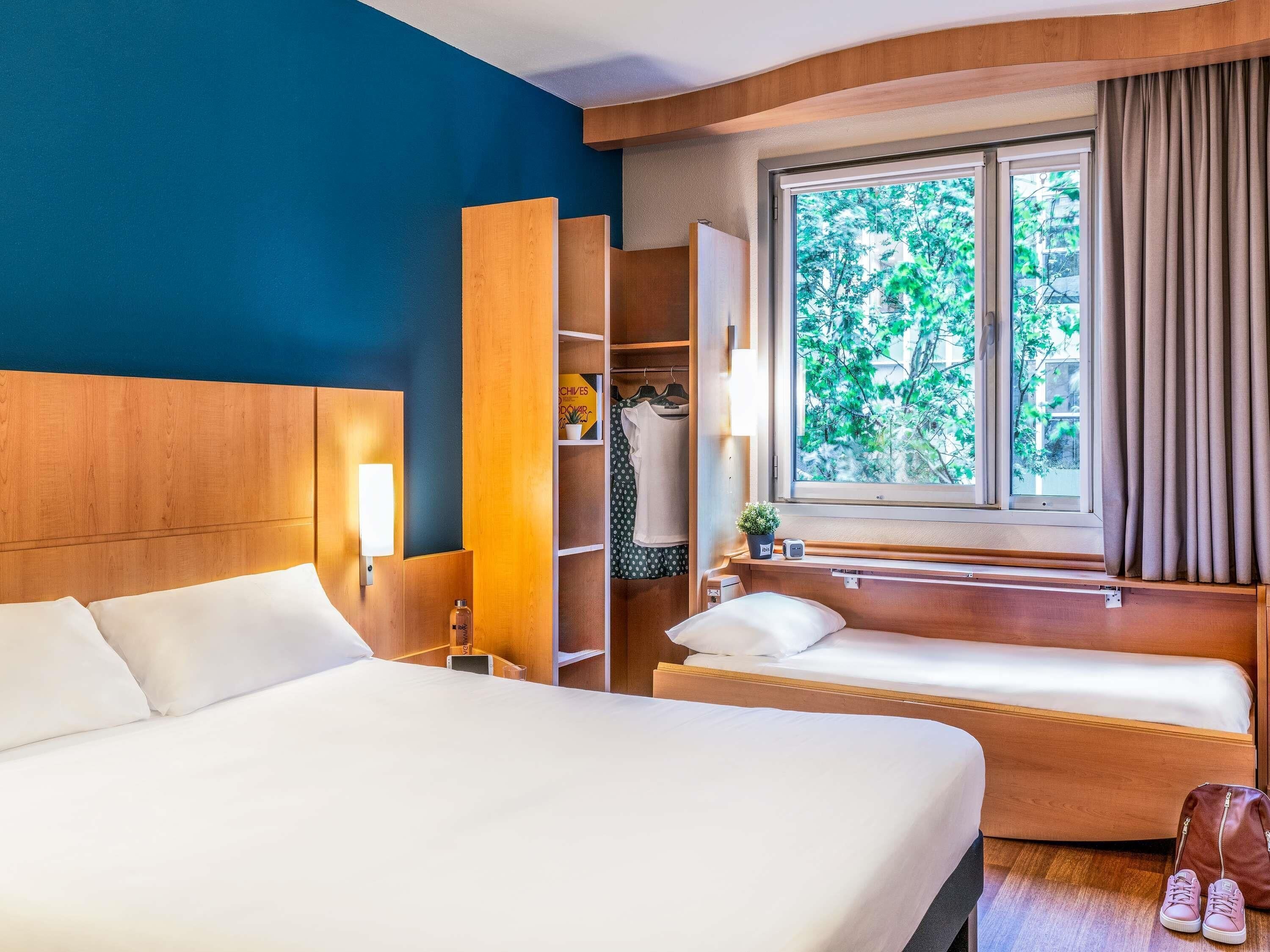 standard room, 1 double bed with sofa bed | in-room safe, desk, soundproofing, iron/ironing board