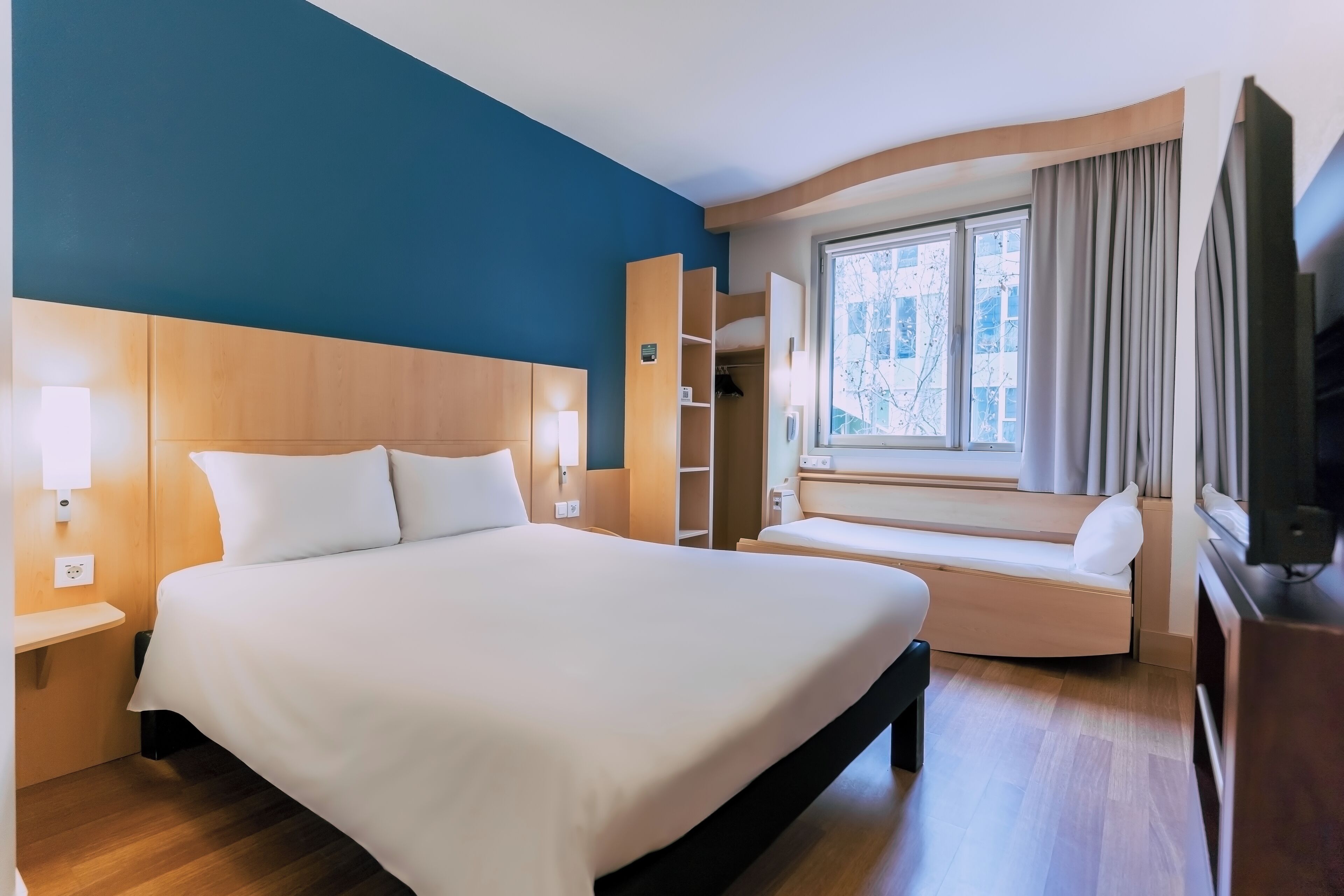 Chambre Standard, 1 lit double et 1 canapé-lit | Coffres-forts dans les chambres, bureau, chambres insonorisées