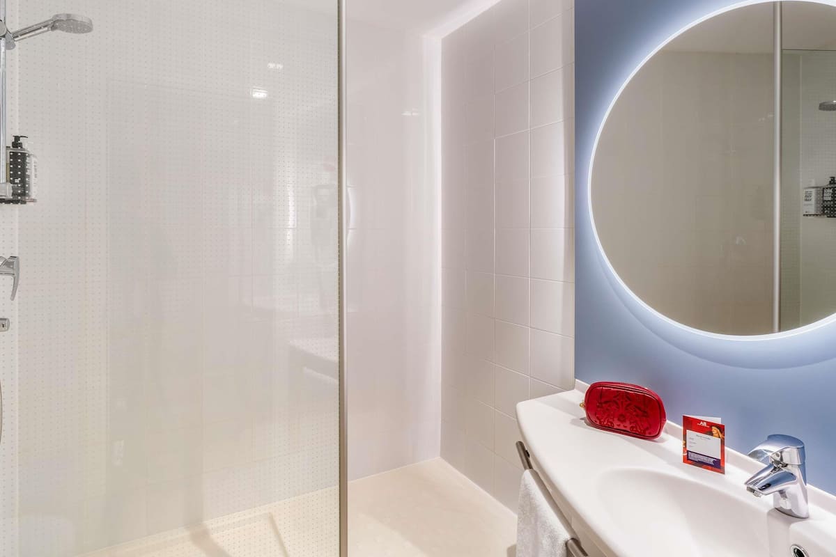 In-room safe, desk, soundproofing, iron/ironing board