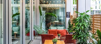 ไอบิส บาร์เซโลนา กลอรีส 22