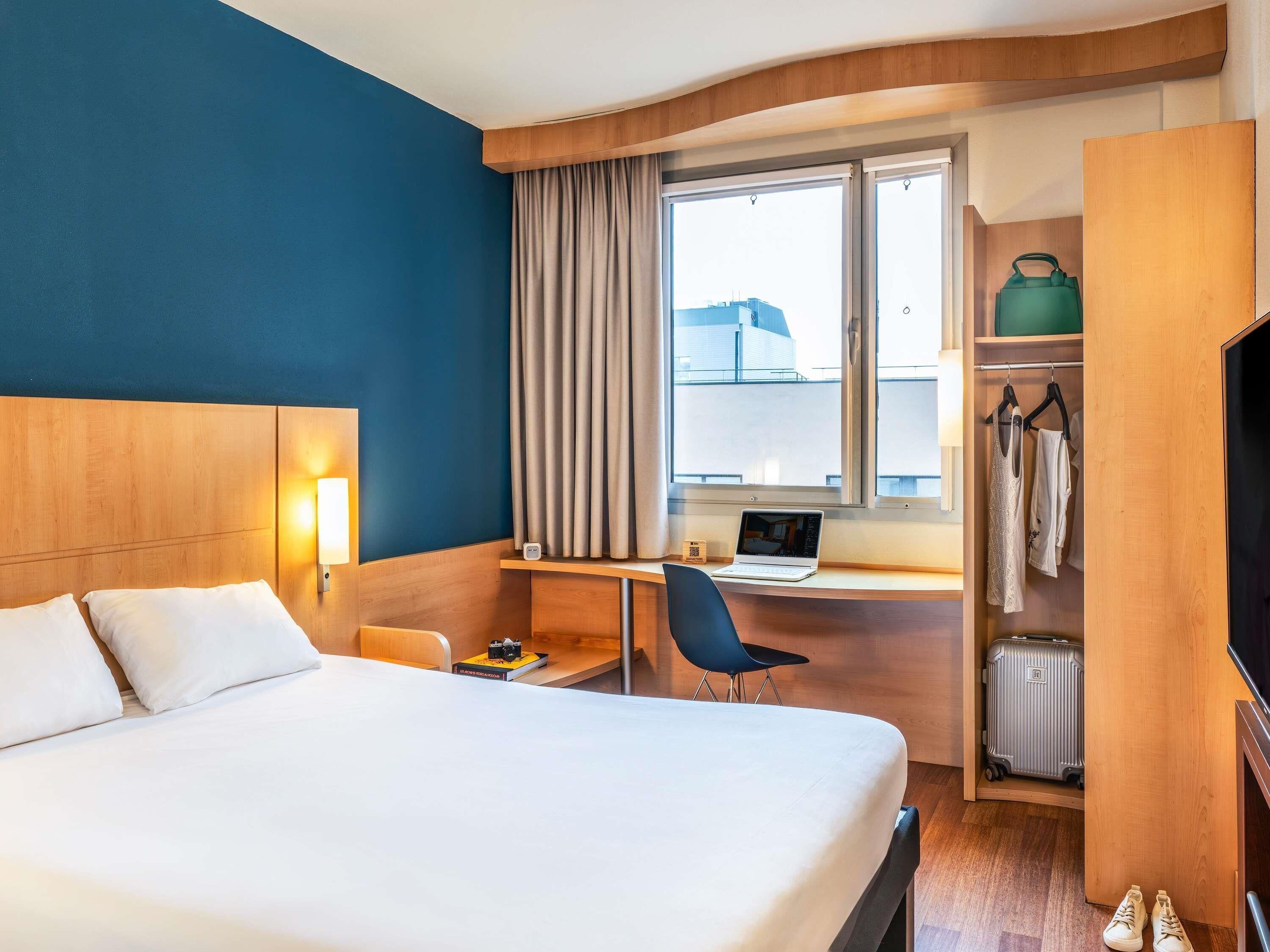 Quarto (New Bedding) | Cofres nos quartos, escrivaninha, quartos à prova de som