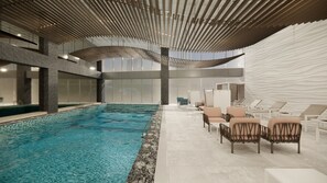 Piscina interna, funciona das 6h30 às 21h30, salva-vidas no local