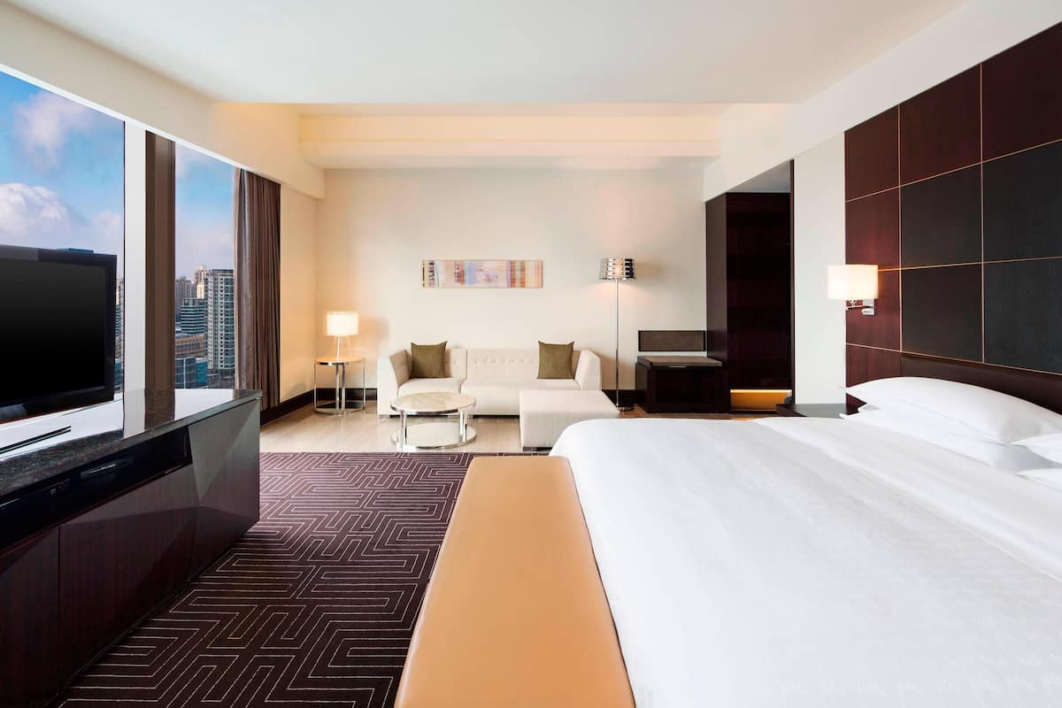 Executive Suite, 1 Katil Raja (King), Non Smoking | 1 bilik tidur, peralatan tempat tidur premium, tilam berlapik