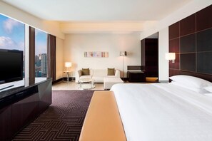 Executive Suite, 1 King Bed | Premium bedding, pillowtop beds, in-room safe, desk