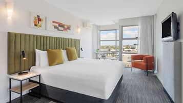 Deluxe One Bedroom Spa Apartment | 1 bedroom, minibar, in-room safe, desk