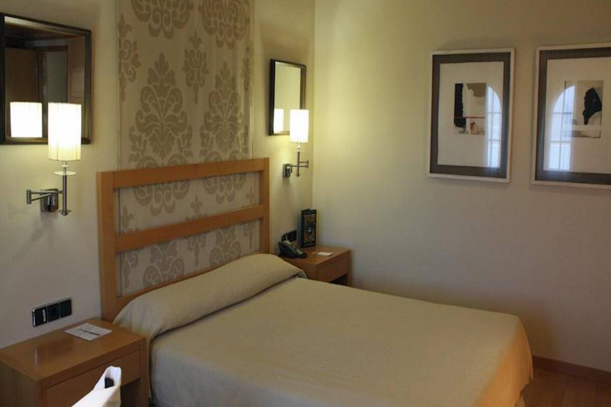 Minibar, in-room safe, desk, free WiFi