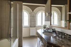 Standard Twin Room | Bathroom