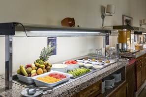 Tägliches Frühstücksbuffet gegen Gebühr