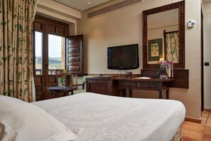 Minibar, in-room safe, desk, free WiFi