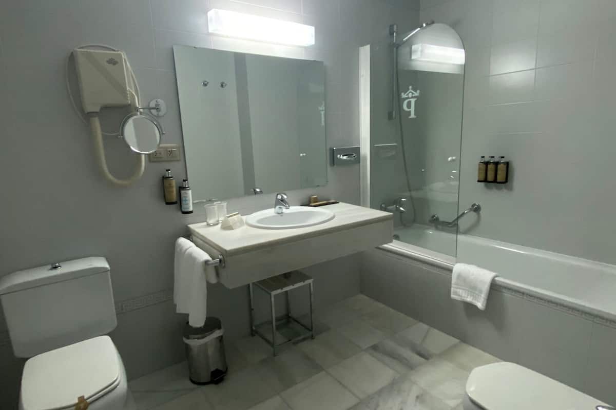 superior double room | bathroom | bathtub, free toiletries, hair dryer, towels