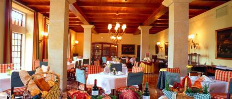 Tägliches Frühstücksbuffet (19 EUR pro Person)