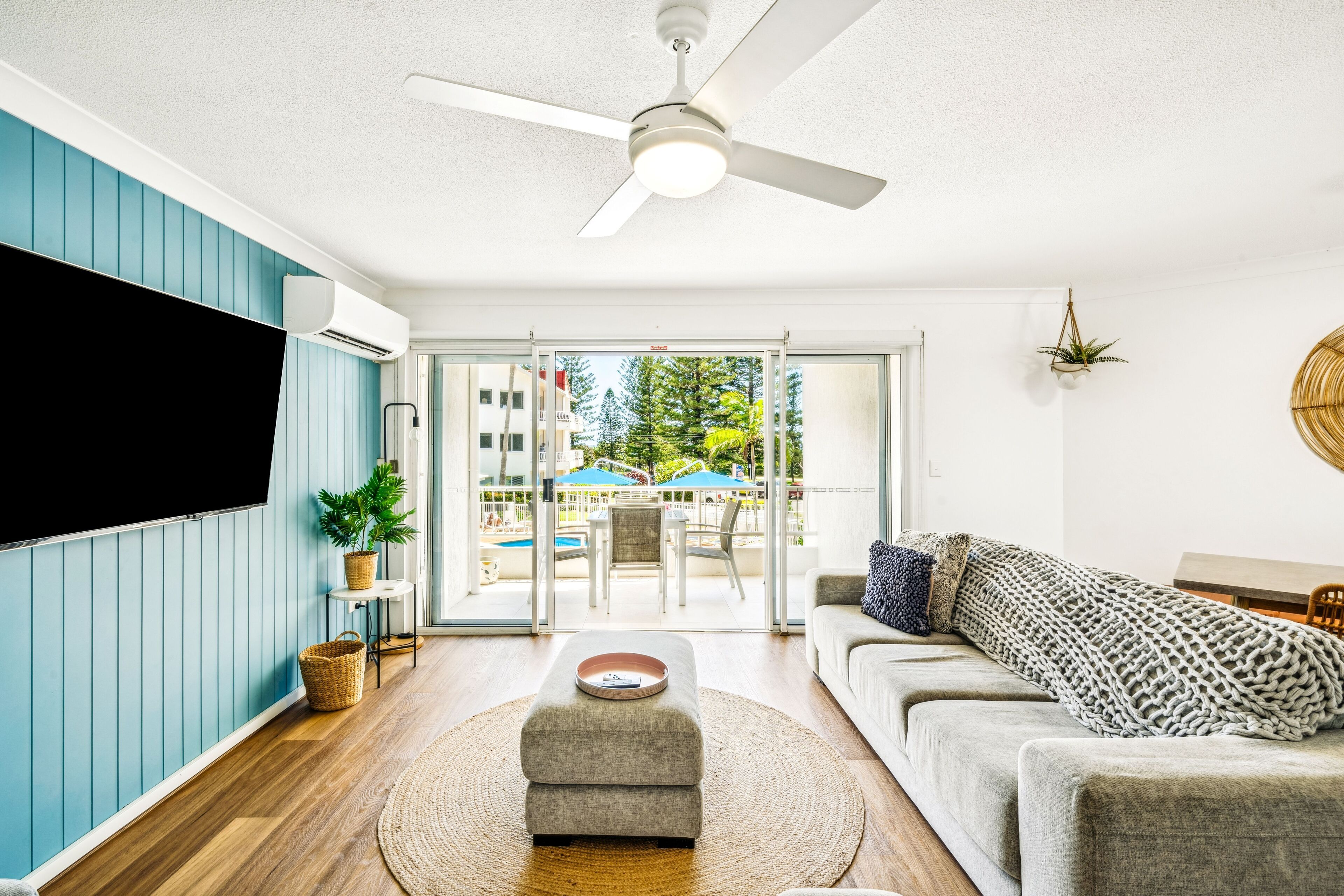 Superior Apartment, 2 Bedrooms, Kitchen, Pool View (2 bathroom 5) | Living room | LCD TV, DVD player