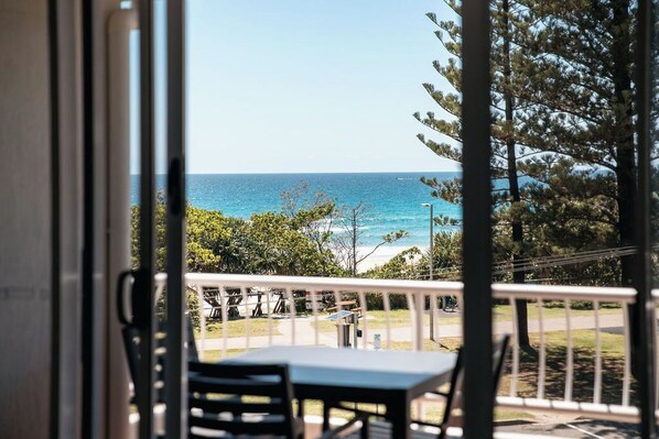 View from room - Le Beach Apartments (Burleigh Heads)
