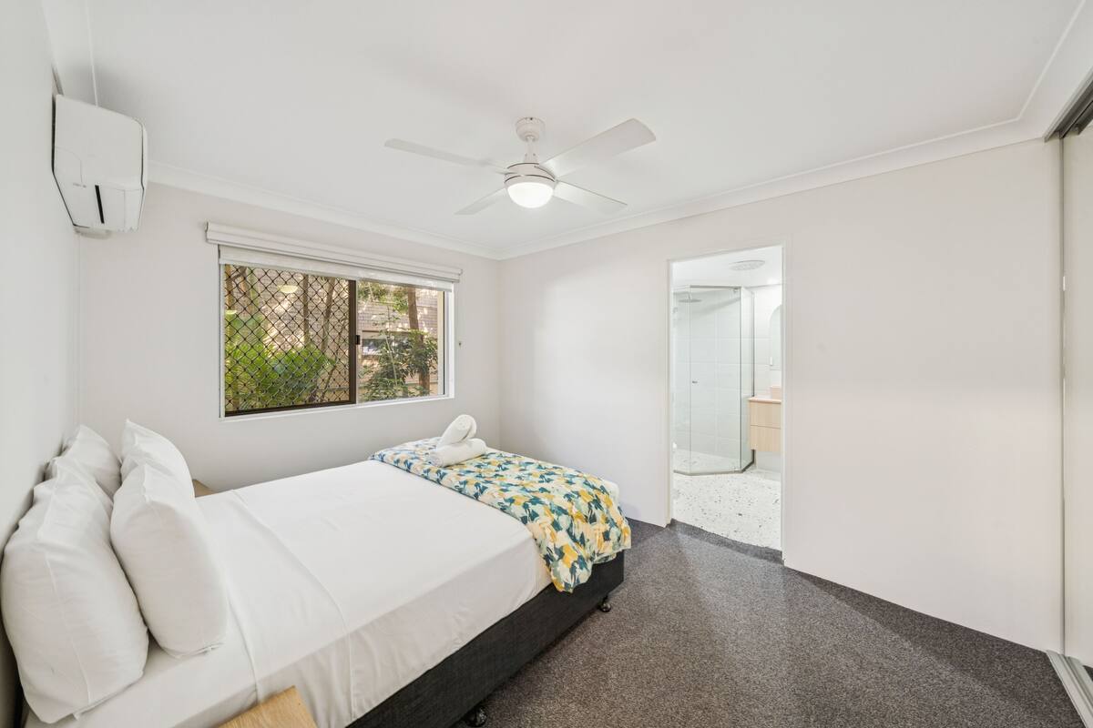 1 bedroom, individually decorated, individually furnished