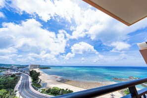 Habitación superior con 2 camas individuales, no fumadores (in Hotel Bldg) | Vistas al mar