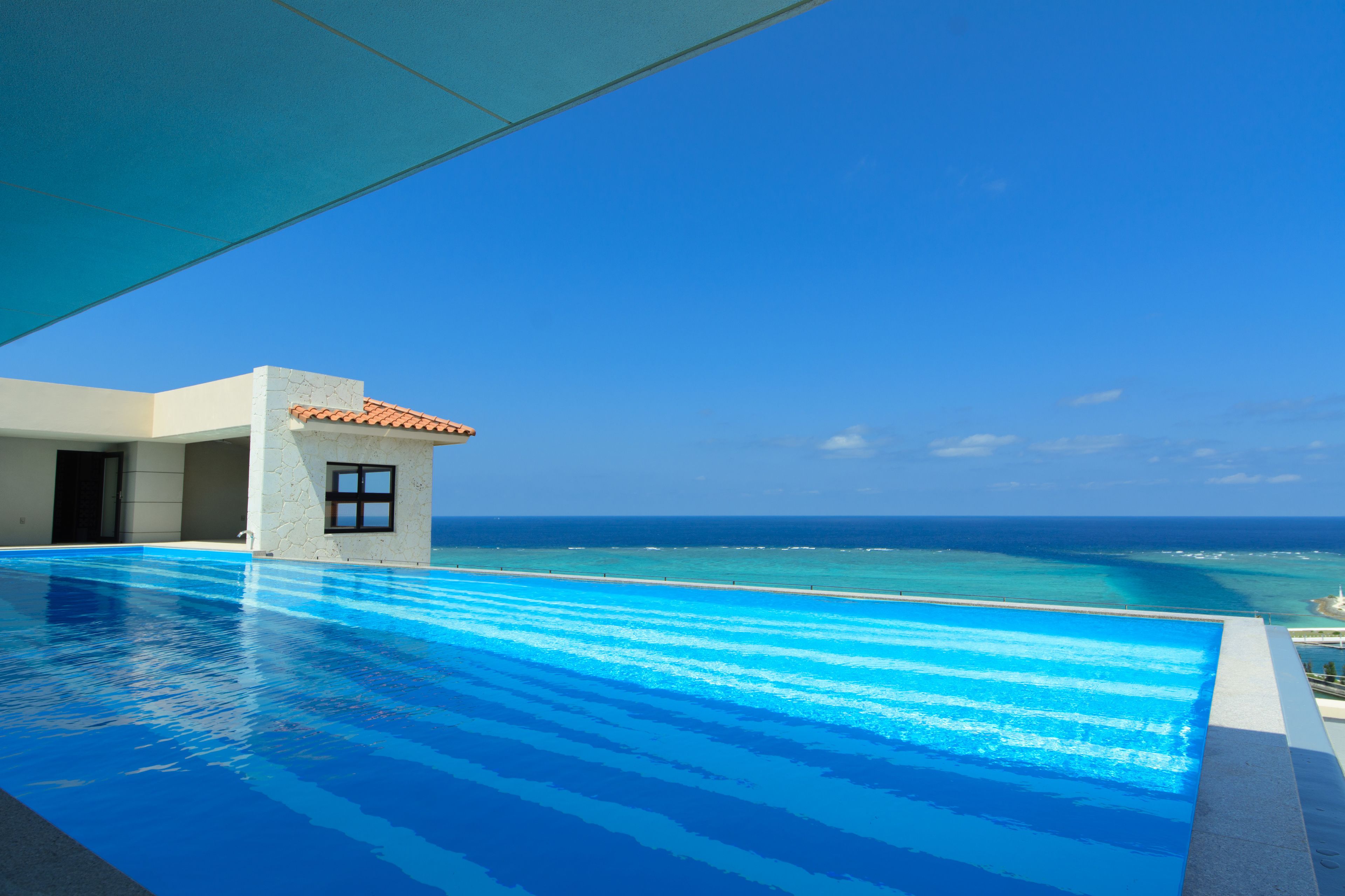 seasonal outdoor pool, open 8:30 am to 6:00 pm, pool umbrellas