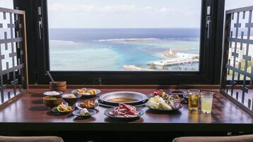 Petit déjeuner buffet (3025 JPY par personne)