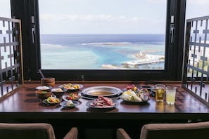 Daily buffet breakfast (JPY 3025 per person)