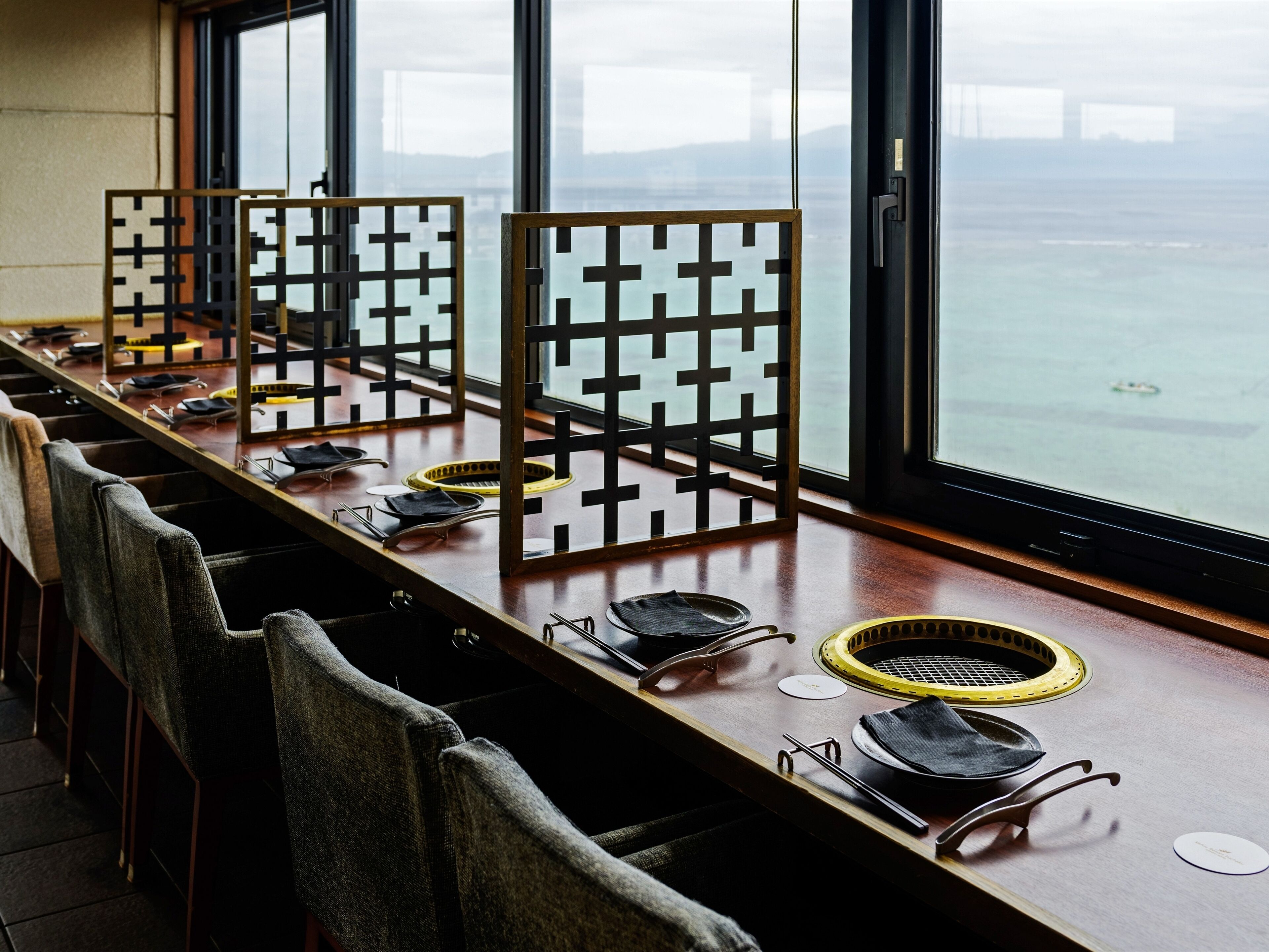 4 restaurants, breakfast, lunch, dinner served; barbecue