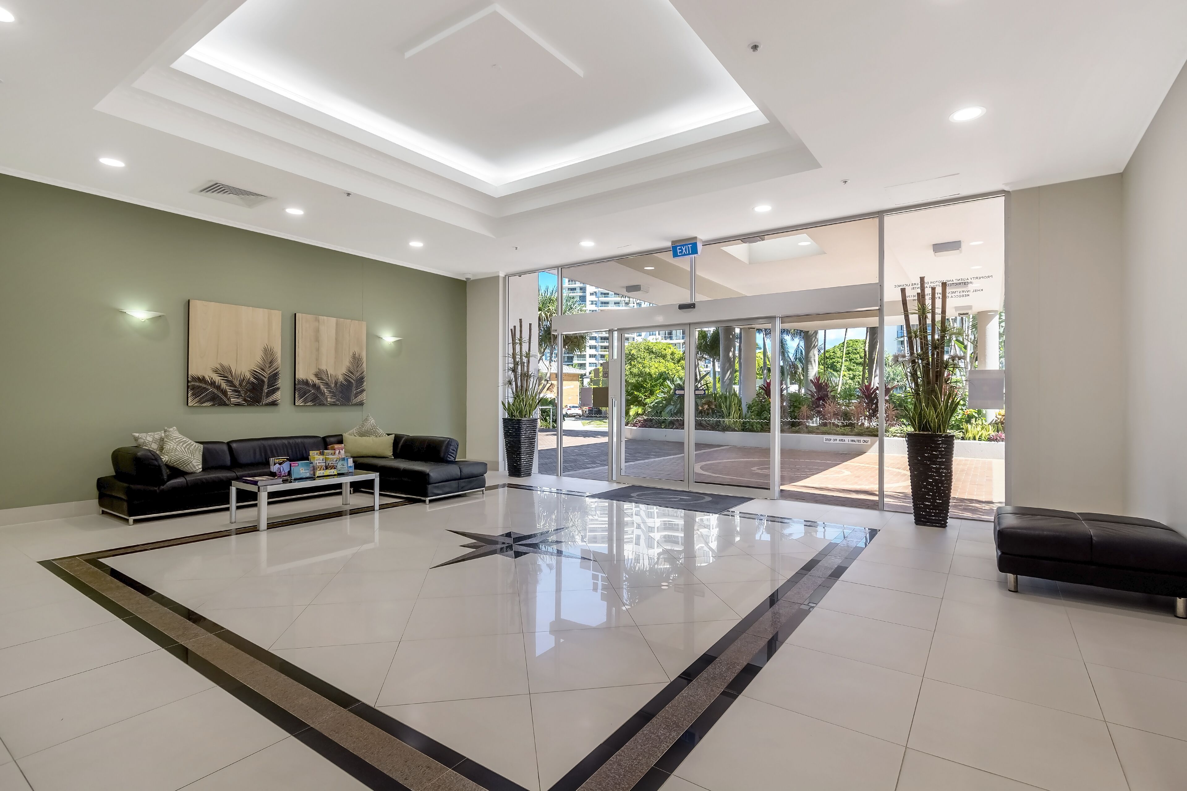 Oscar on Main Resort — image 29