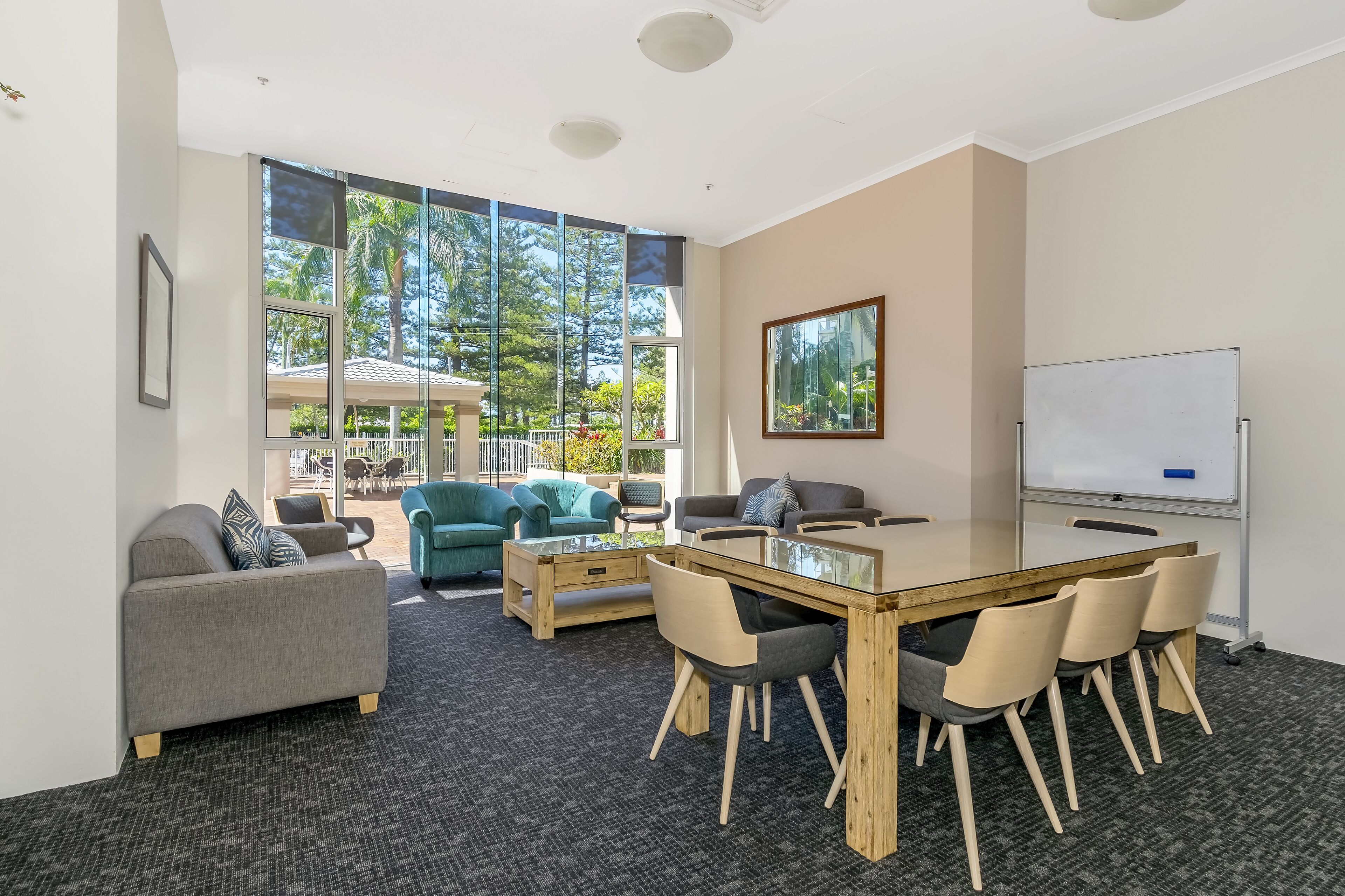 Oscar on Main Resort — image 28