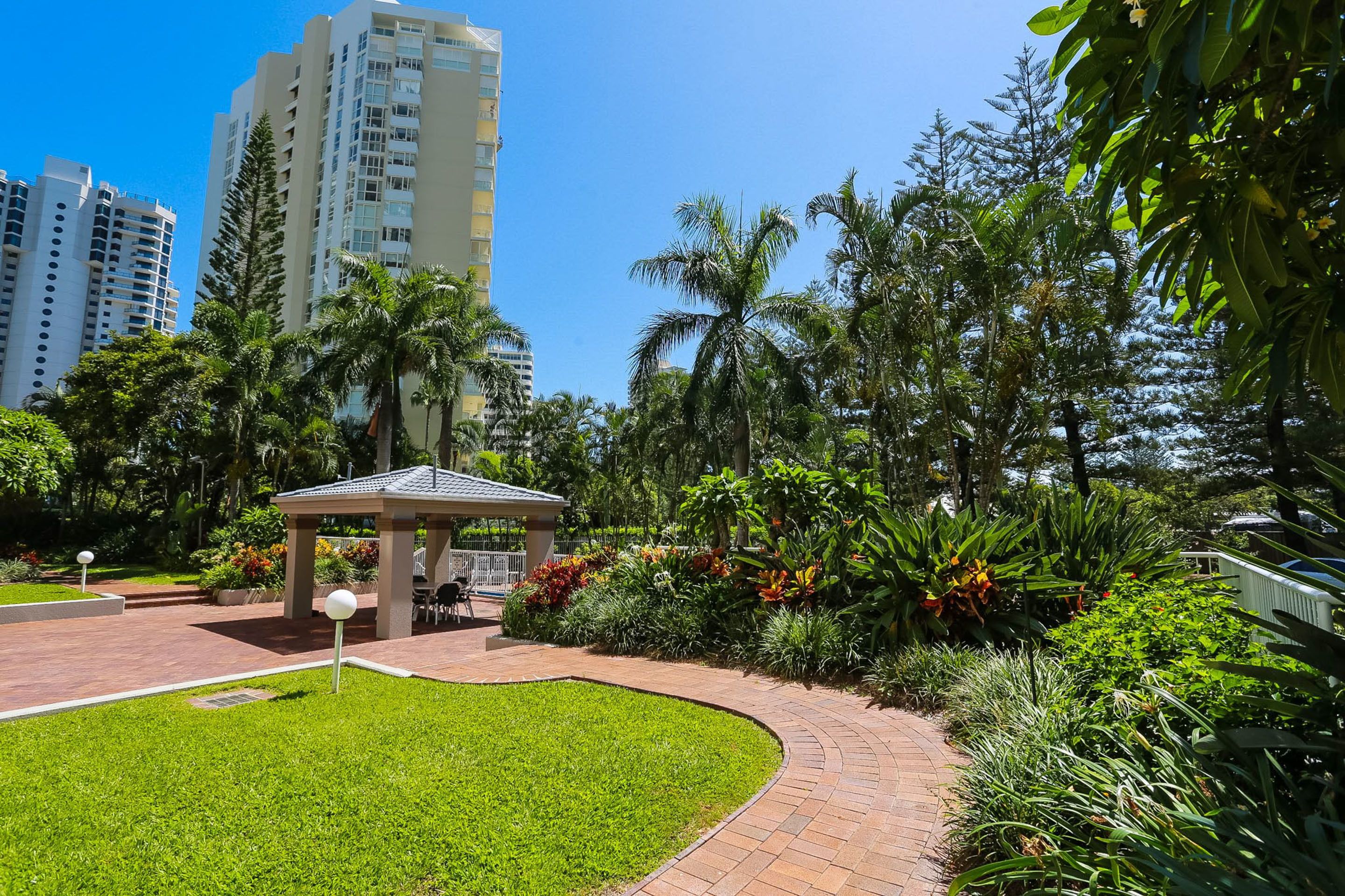 Oscar on Main Resort — image 20