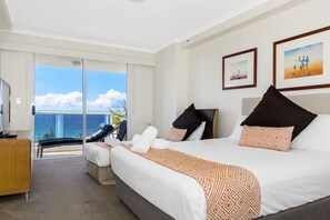 Individually decorated, individually furnished, iron/ironing board - Oscar on Main Resort (Main Beach)