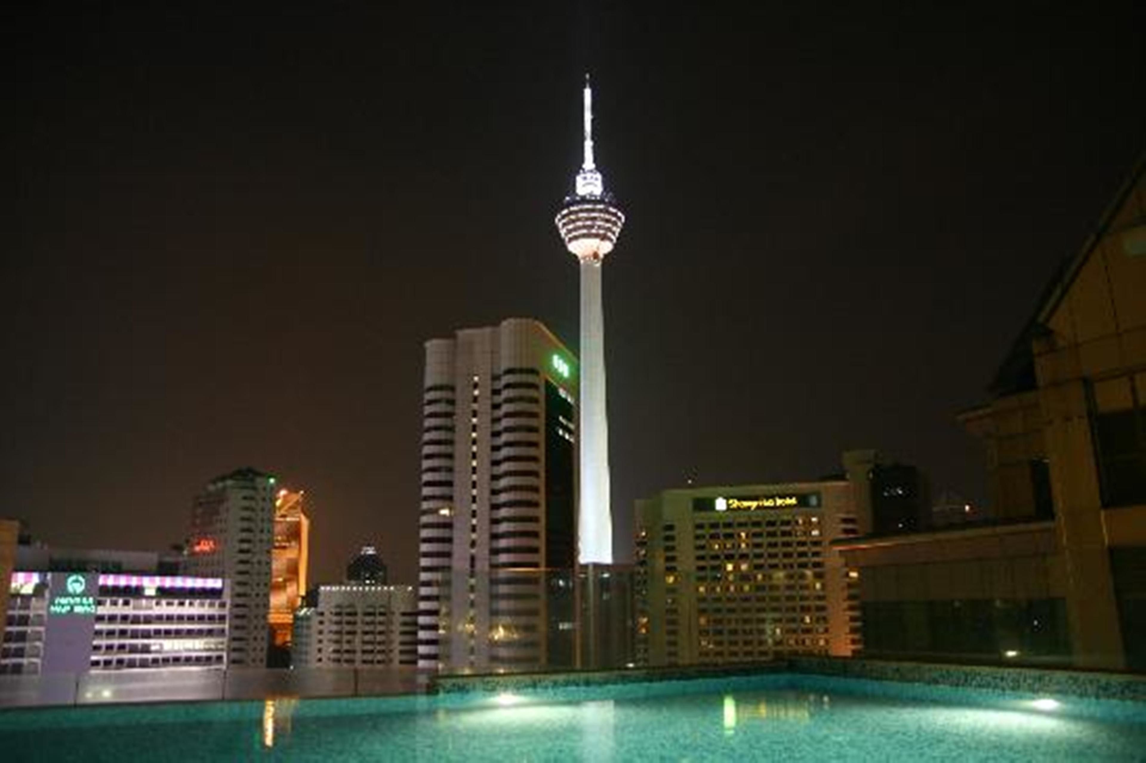 Kolam renang tertutup, kolam renang terbuka 