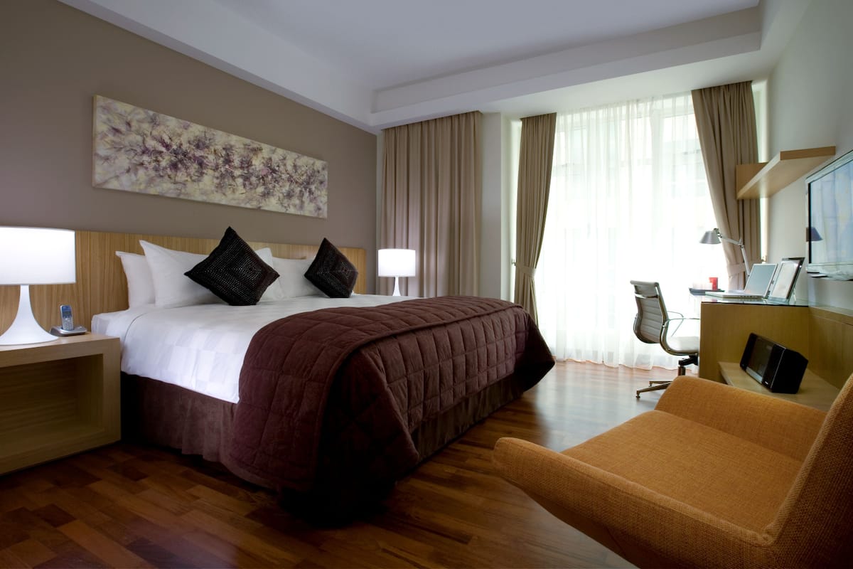 Down comforters, in-room safe, desk, iron/ironing board