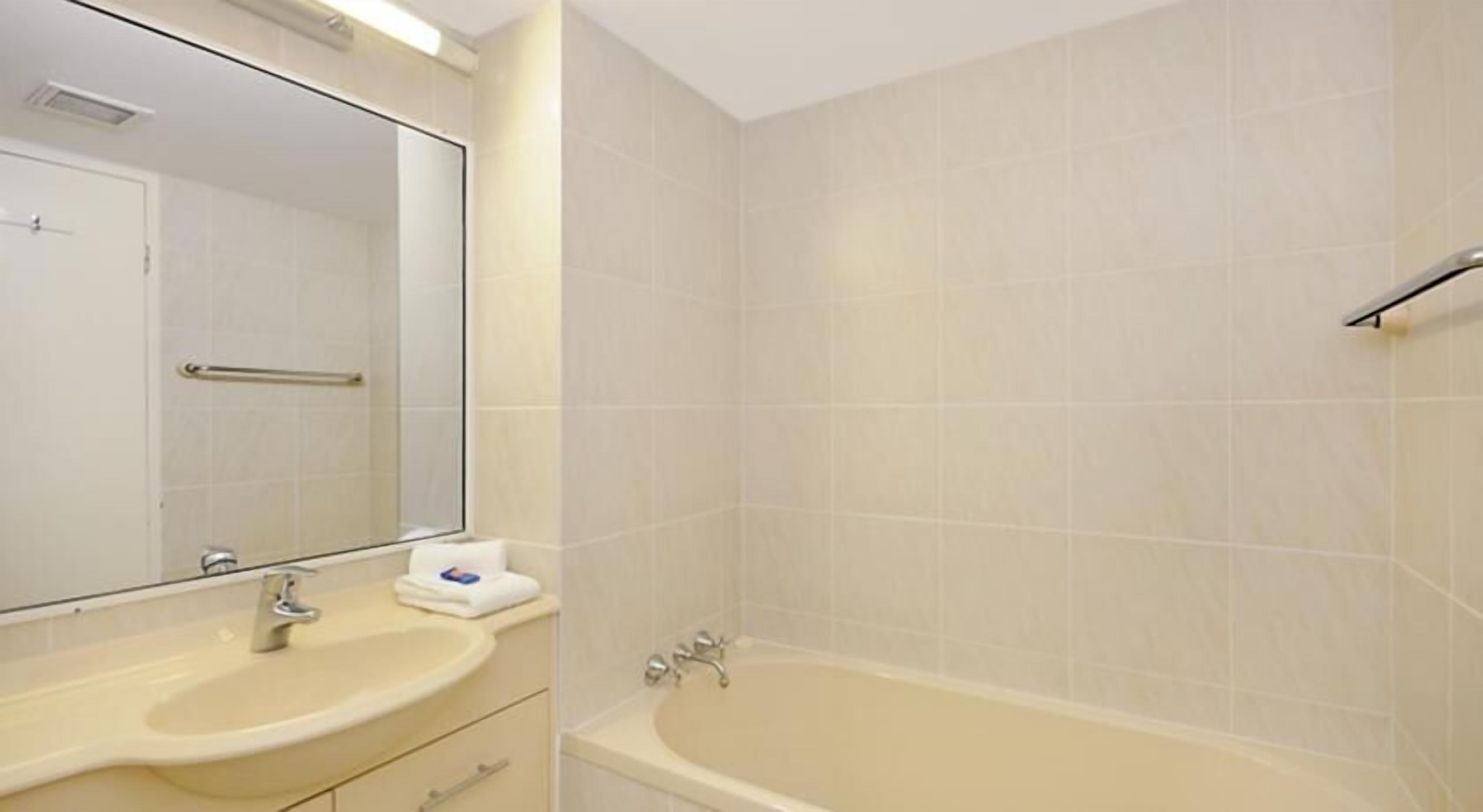 Surfers Beach Holiday Apartments — image 18