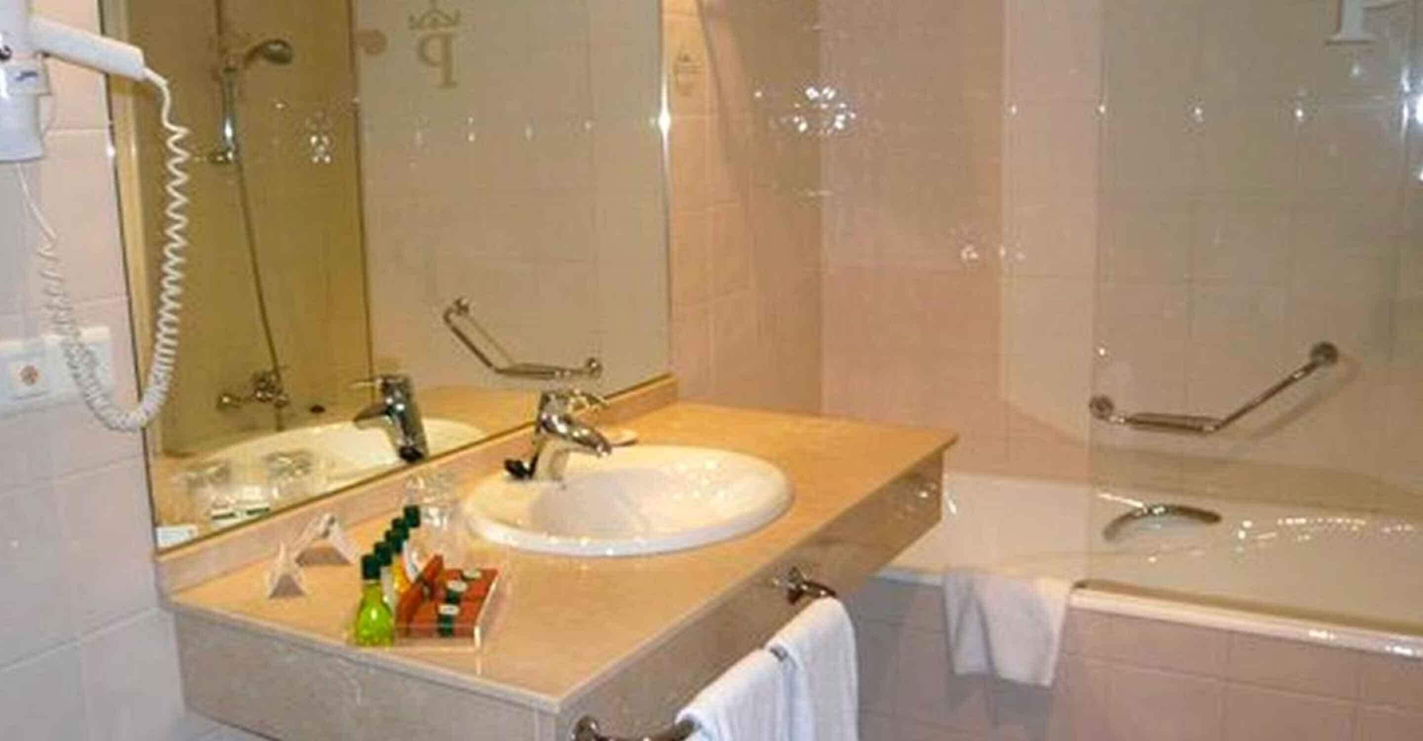 combined shower/bathtub, deep-soaking bathtub, hair dryer, towels