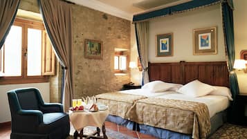 2 habitaciones, ropa de cama de alta calidad y minibar