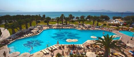 من حمّامات السباحة المغطاة، حمّام سباحة خارجي