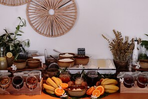 Free daily buffet breakfast  - Maritimo Beach Hotel (Agios Nikolaos)