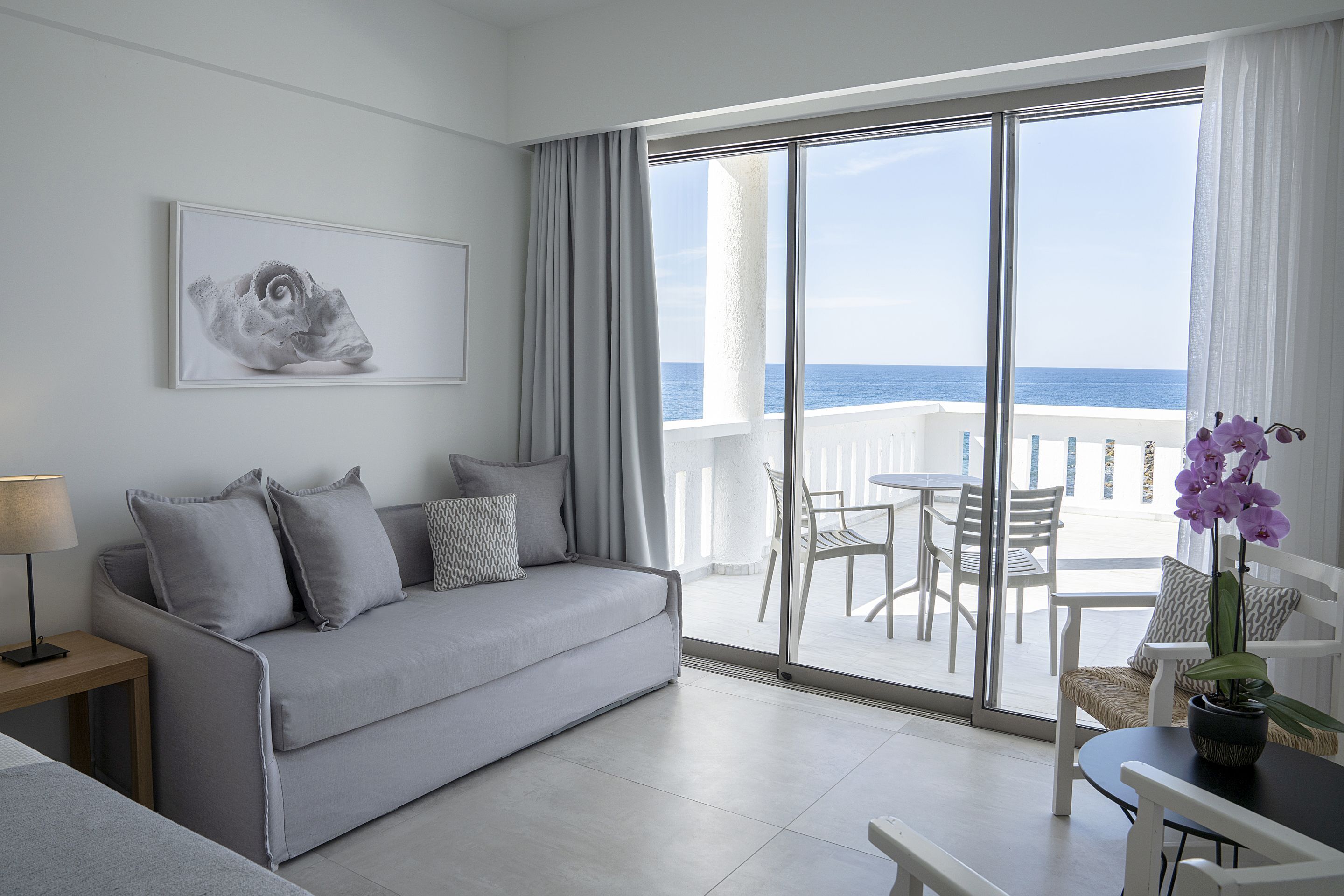 Superior driepersoonskamer, uitzicht op zee | Een strijkplank/strijkijzer, gratis wifi, beddengoed