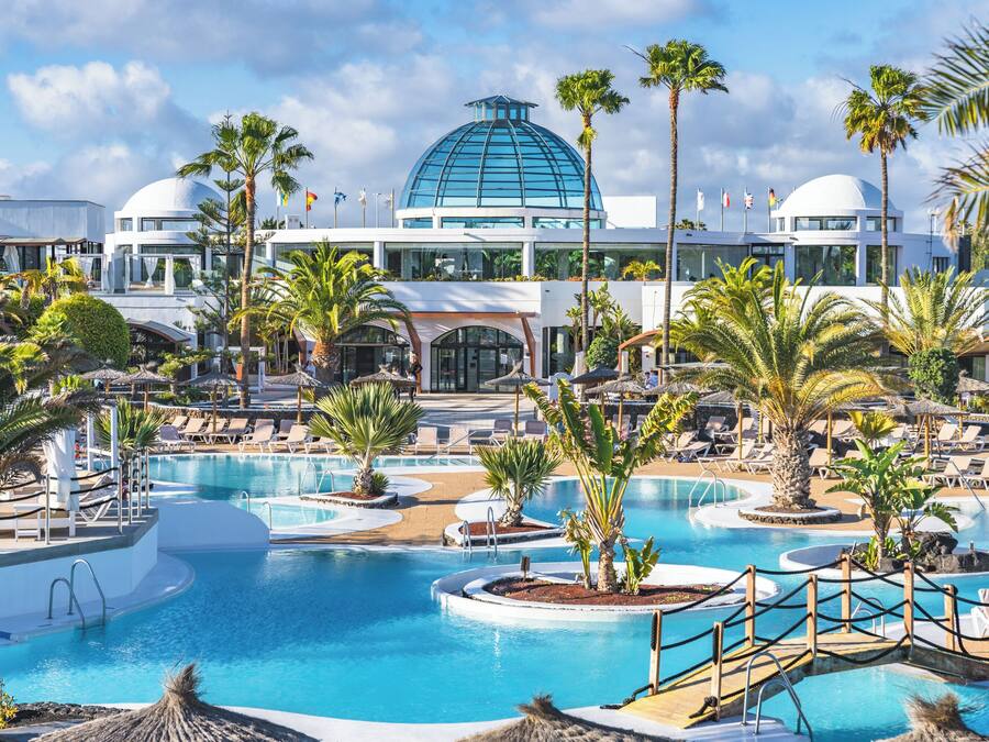 5 piscinas externas, espreguiçadeiras