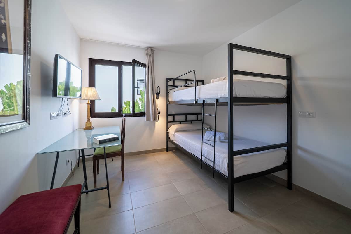 Habitación superior (4 adults) | 2 habitaciones y caja de seguridad en la habitación