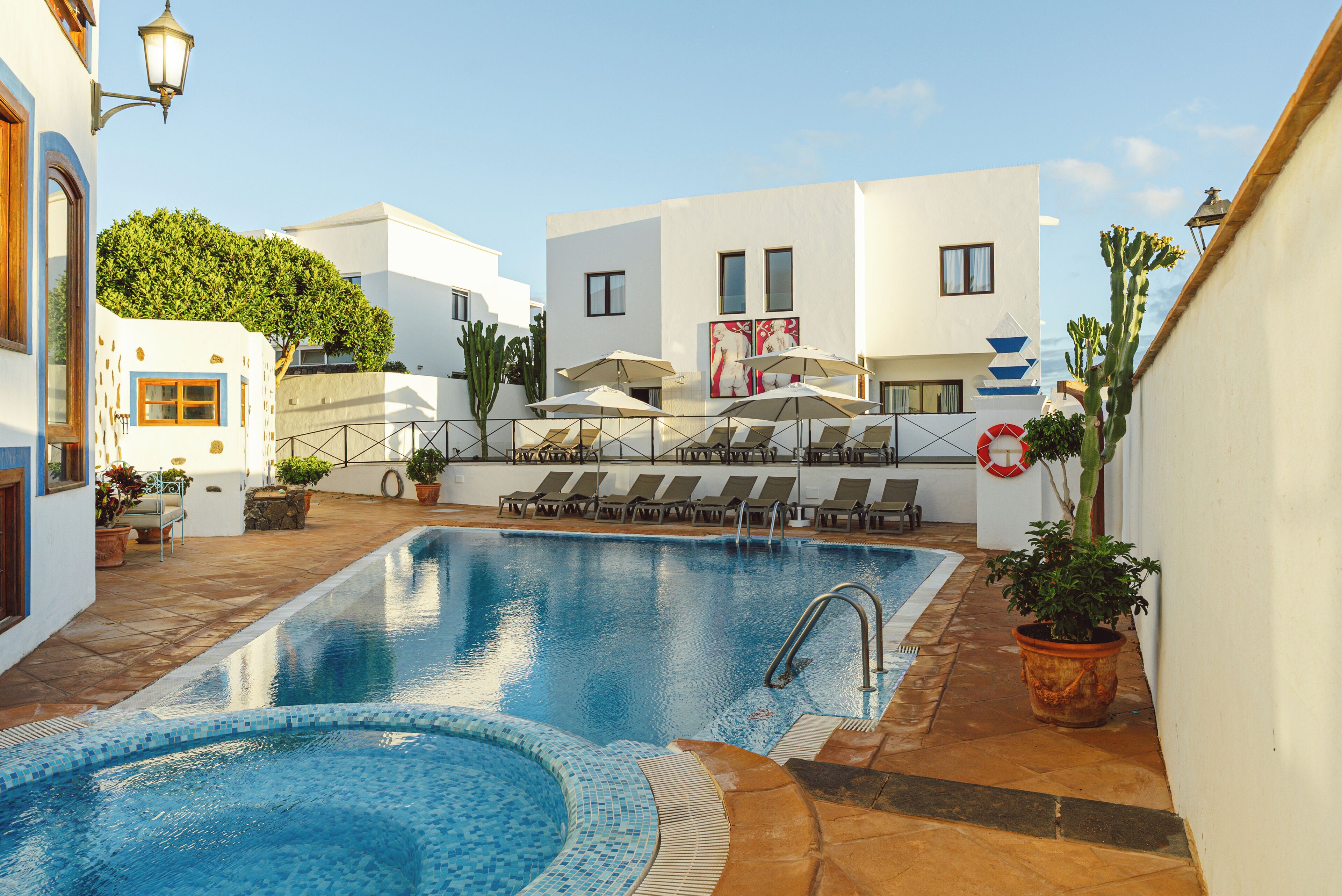 outdoor pool, pool loungers