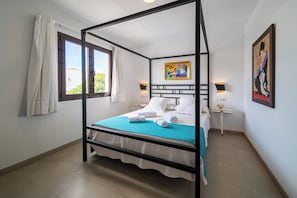 Superior Room (4 adults) | In-room safe, individually decorated, laptop workspace - La Casona de Yaiza (Yaiza)
