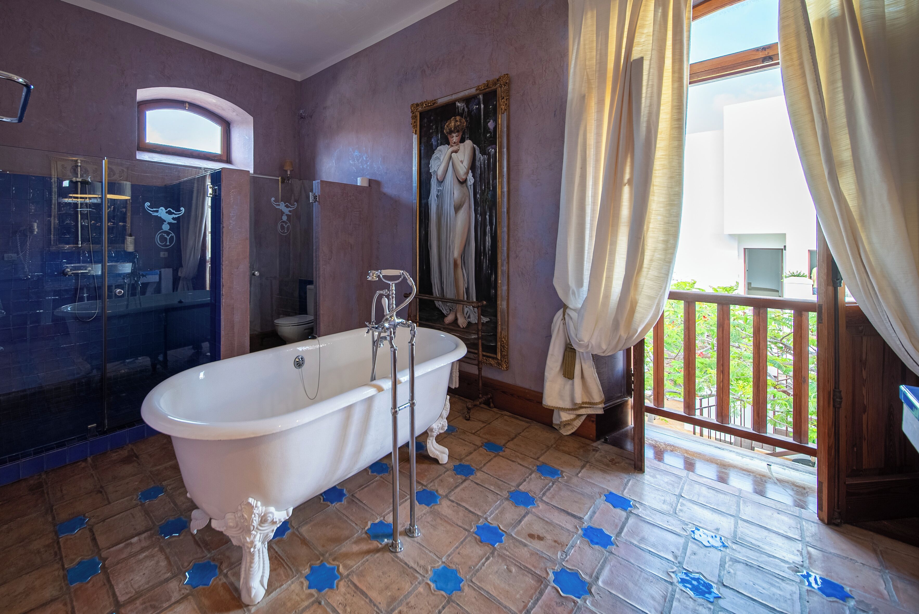 junior studio suite | bathroom | free toiletries, hair dryer, towels